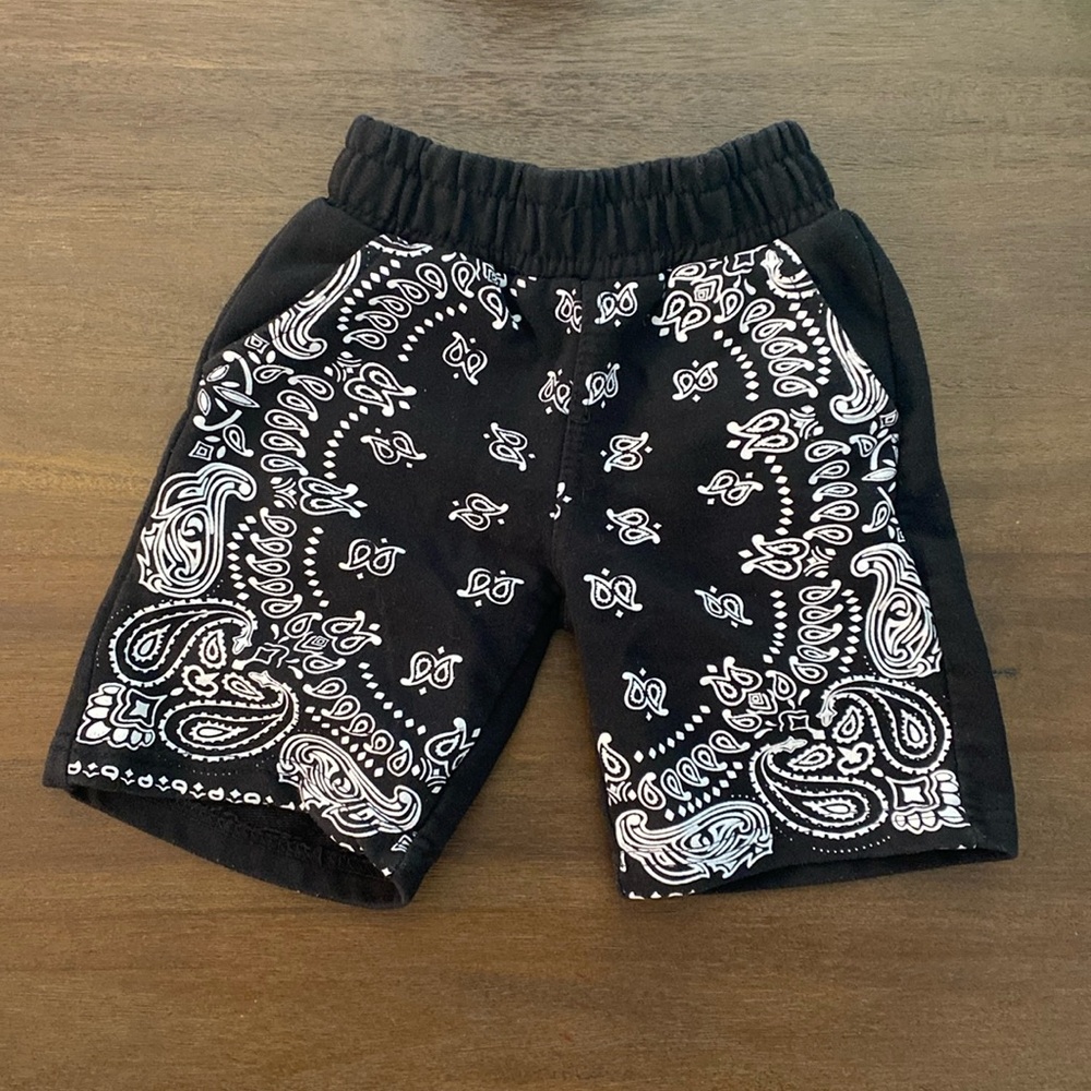Black Lacquer Black and White Bandana Sweat Shorts Size 2T